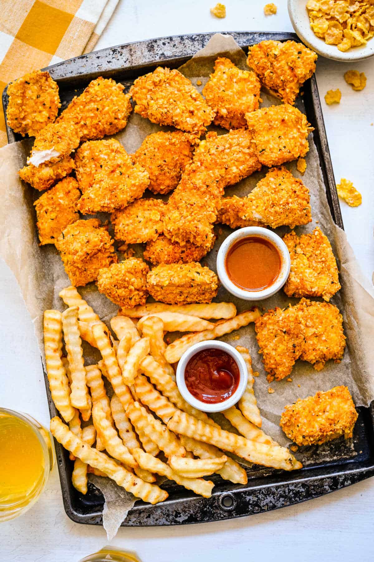 Chicken nuggets with dipping sauces